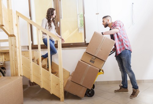 Apartment move assistance in Bermondsey with lifting support